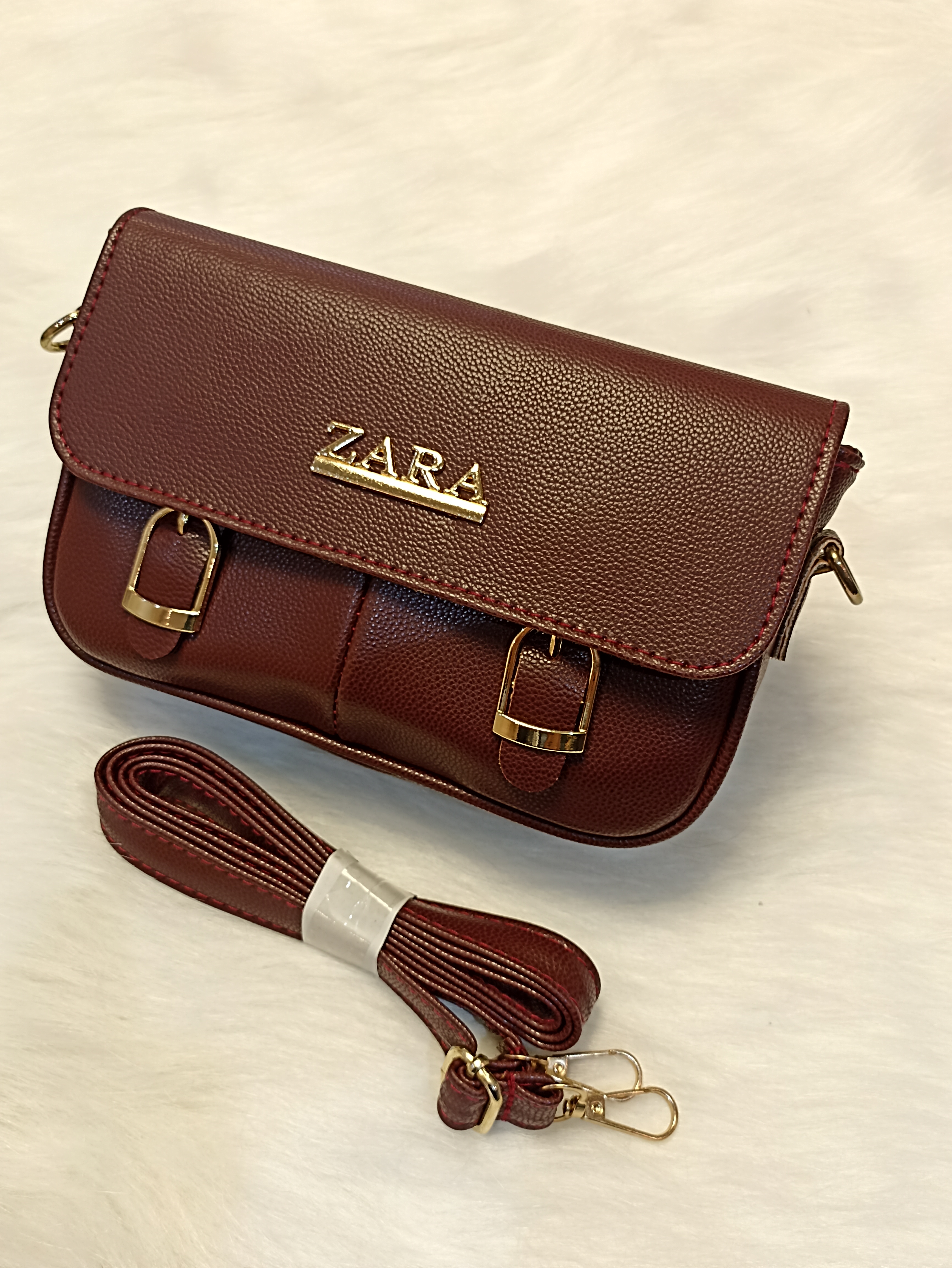 کیف مجلسی زنانه برند zara مدل دستی بارویه چرم وارداتی و یراق آلات درجه یک