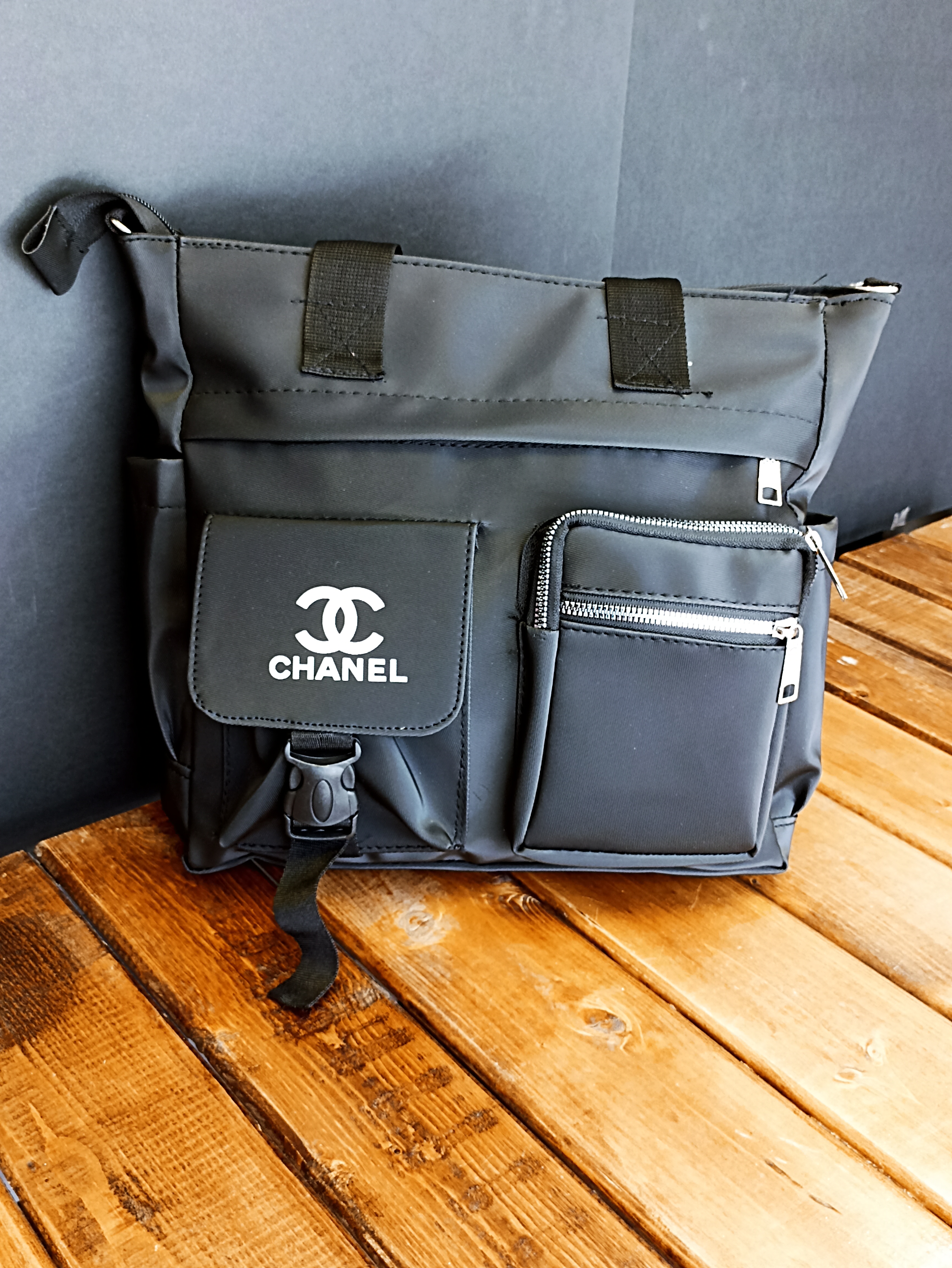 کیف زنانه دوشی برند CHANEL مدل دایو با کاربری اسپرت جنس رویه پارچه ضد اب